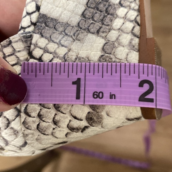 Ann Taylor Exotic Embossed Leather Wedge Sandals - Size 8.5 - Chic and S… - Picture 7 of 8